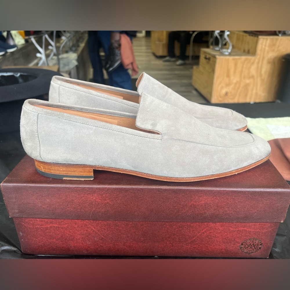 Elegant Mezlan Gray Suede Men's Loafers - Picture 3 of 3